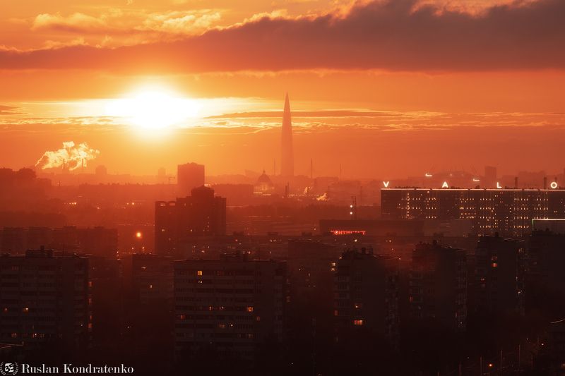 санкт-петербург, закат, троицкий собор, лахта-центр, лахта, небоскреб, прострел, time blending, композитная фотография Лахта-Центр и Троицкий собор фото превью