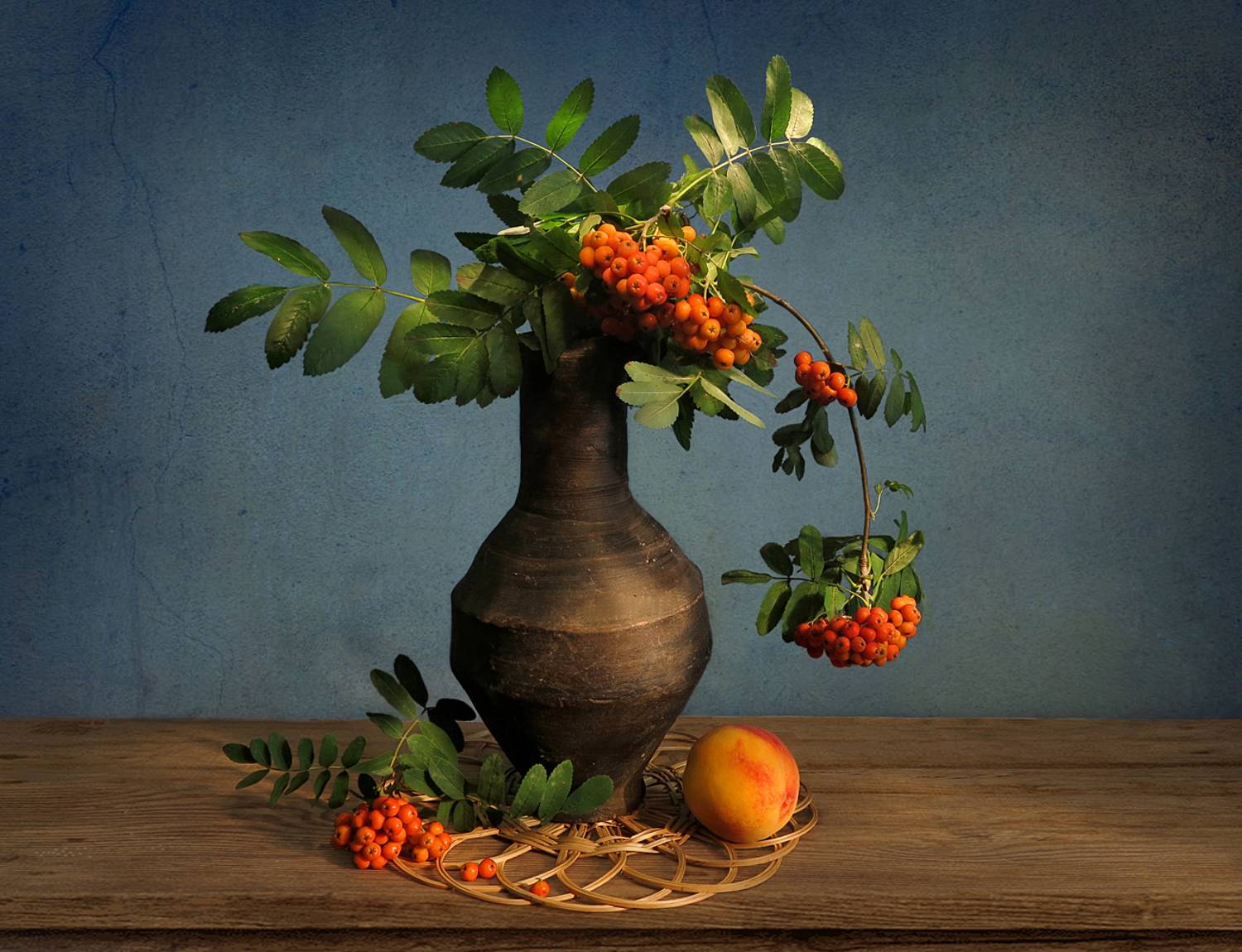 натюрморт,рябина,персик,кувшин, Алла Шевченко