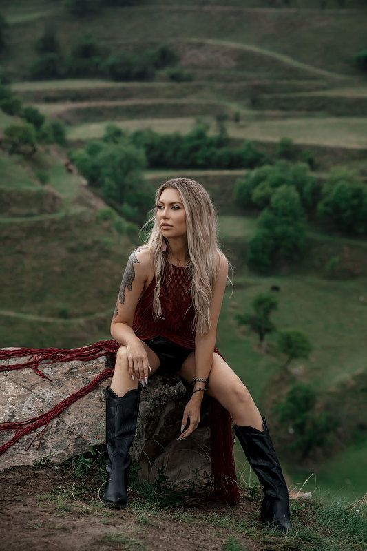 девушка блондинка платье макраме горы террасы ковбойский стиль Лена фото превью