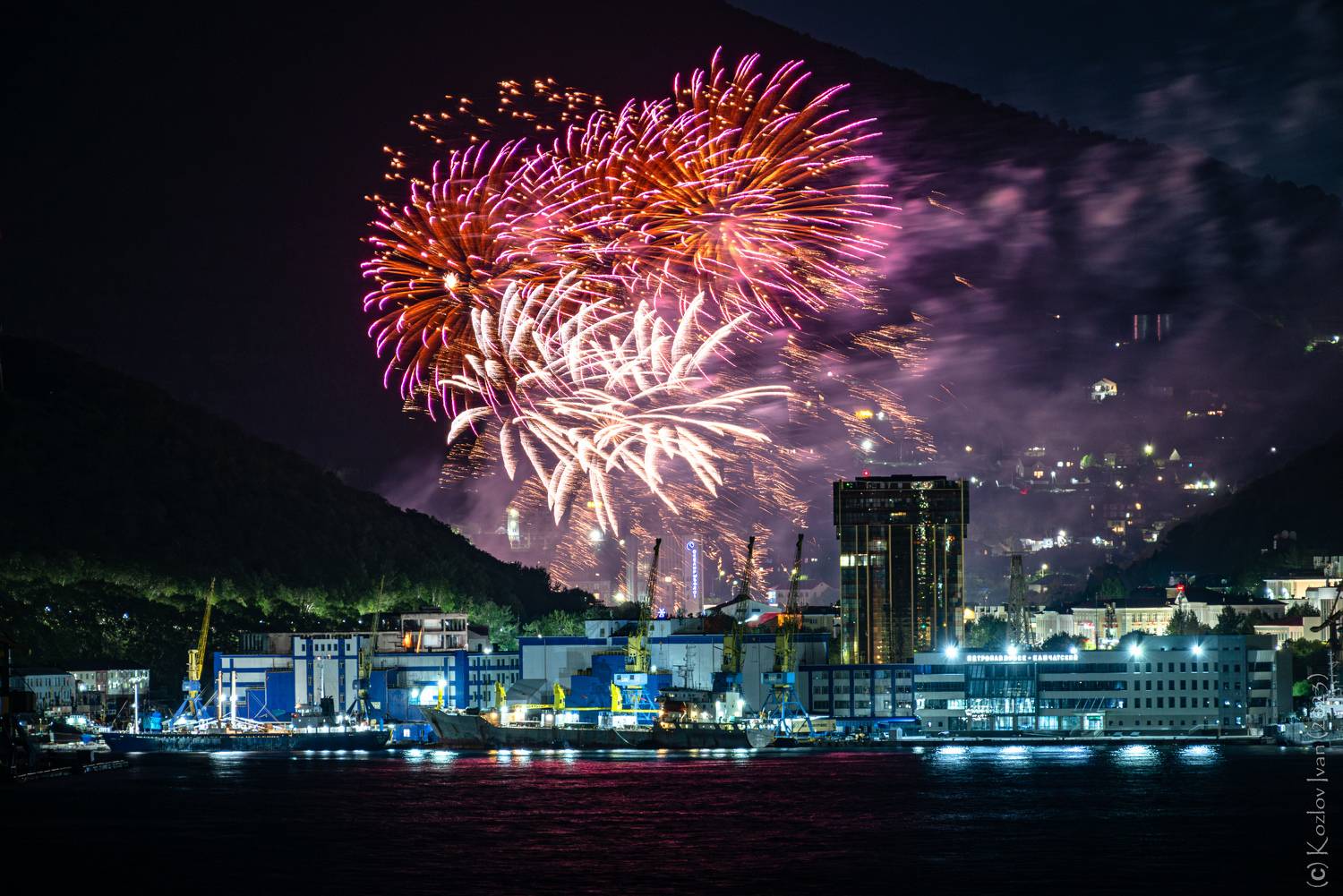салют, фейерверк, ночь, город, камчатка, петропавловск-камчатский, Иван Козлов