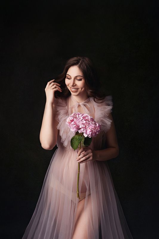 mom and baby, mom, pregnancy, mother, love, maternity, family, pregnancyphoto, familyphoto, материнство, мама, мама и малыш, мать и дитя, любовь, портрет, студийный портрет, семейный портрет, беременность, будущая мама, в ожидании  фото превью