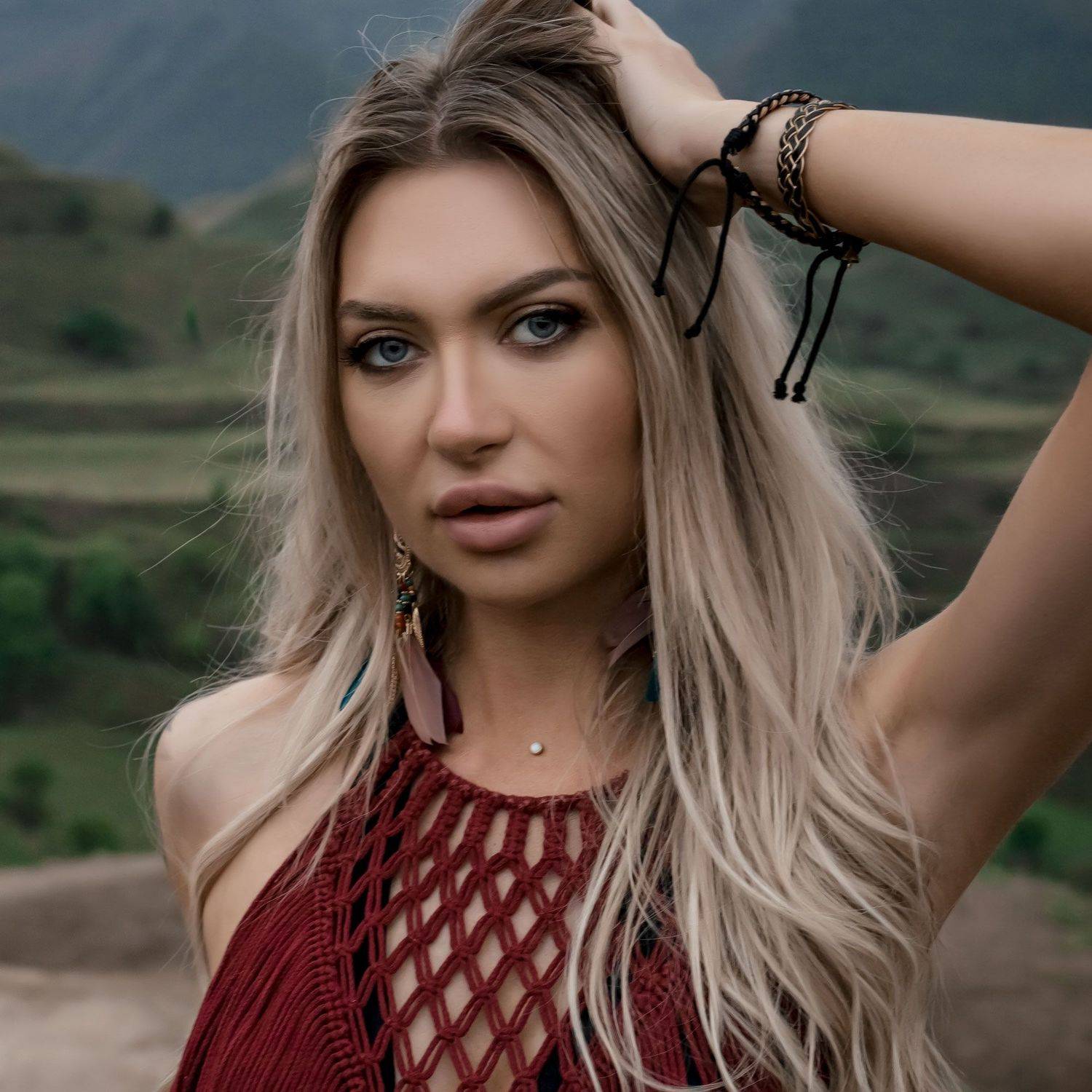 девушка блондинка платье макраме горы террасы ковбойский стиль, Ирина Мухина