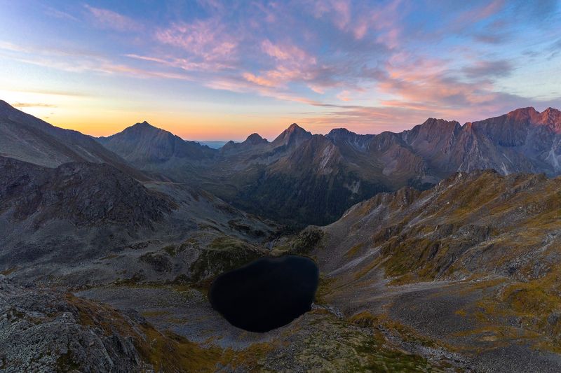 Горное озеро в верховьях Архута фото превью