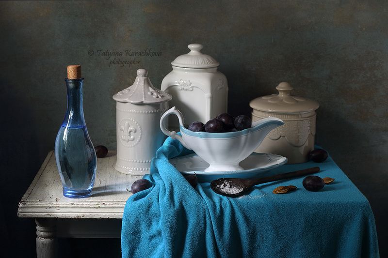 натюрморт, банка для сыпучих, сливы, соусник, кузнецовский фарфор С банками и соусником фото превью