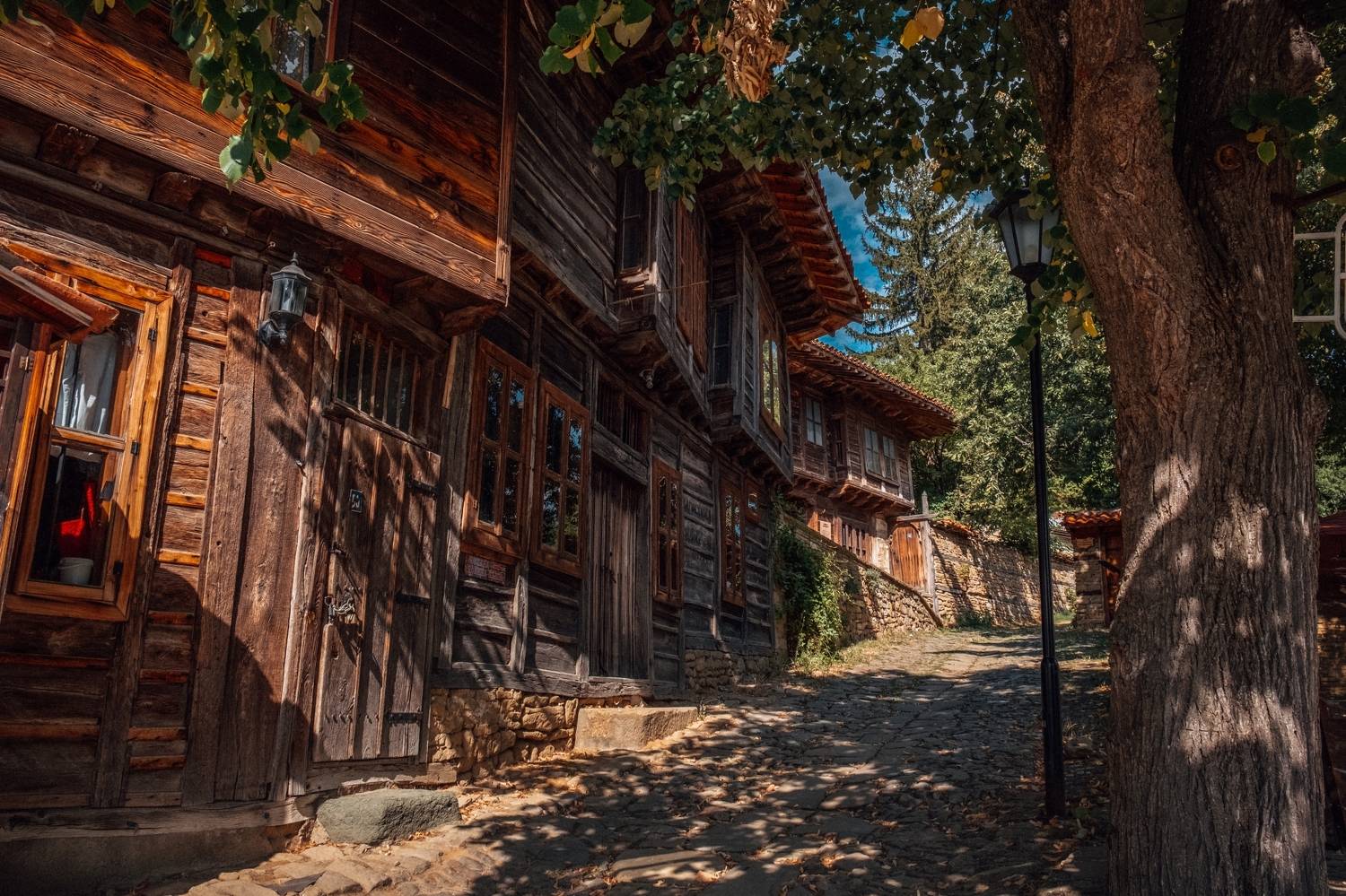 bulgaria,жеравна,zheravna,travel,green,white,flowers,summer,exterior,building,house, Борислав Алексиев