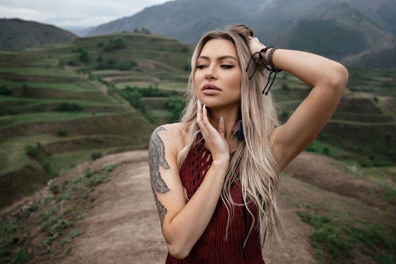 девушка блондинка платье макраме горы террасы ковбойский стиль Лена фото превью