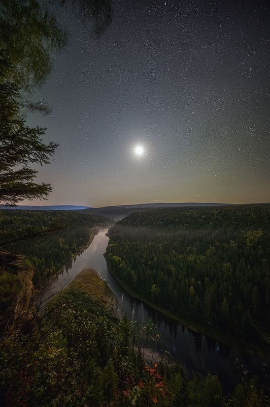 Лунная ночь над рекой фото превью
