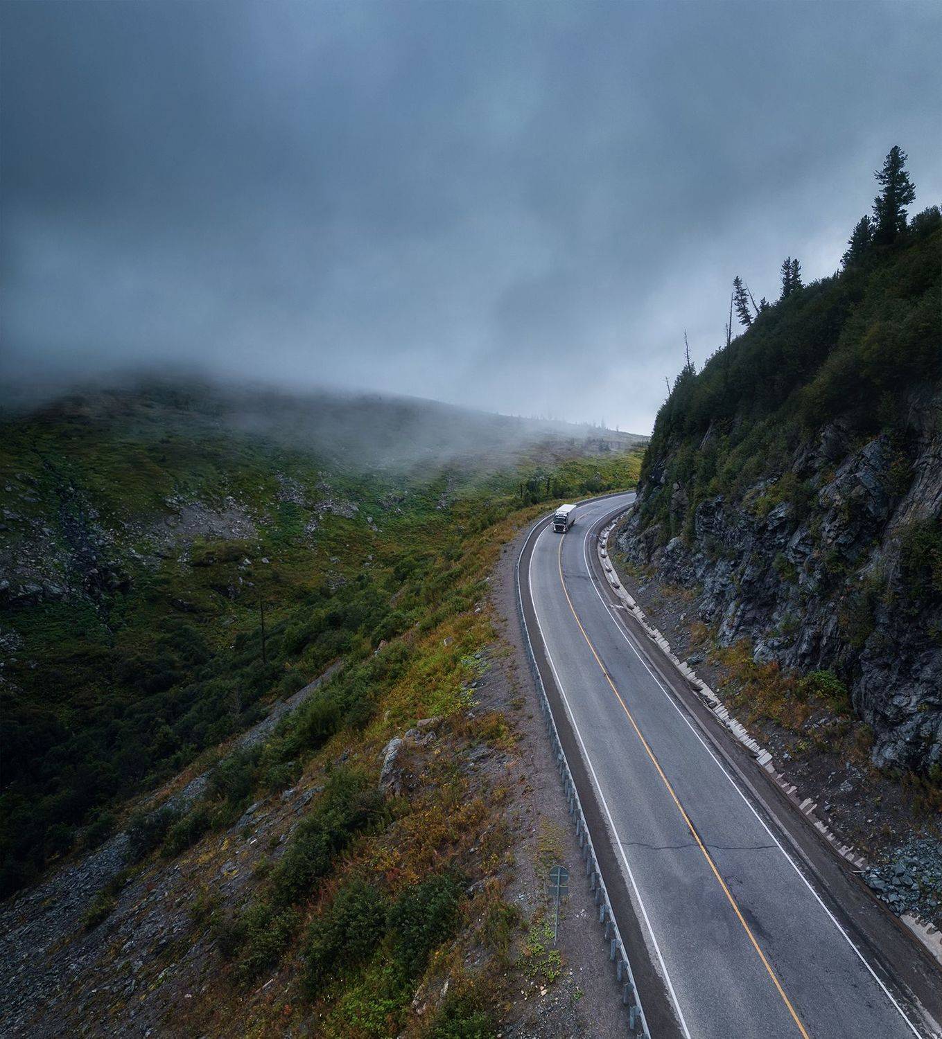 горы, дорога, фура, туман, Василеня Роман