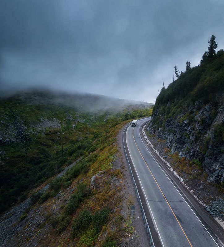 горы, дорога, фура, туман Горная Дорога фото превью