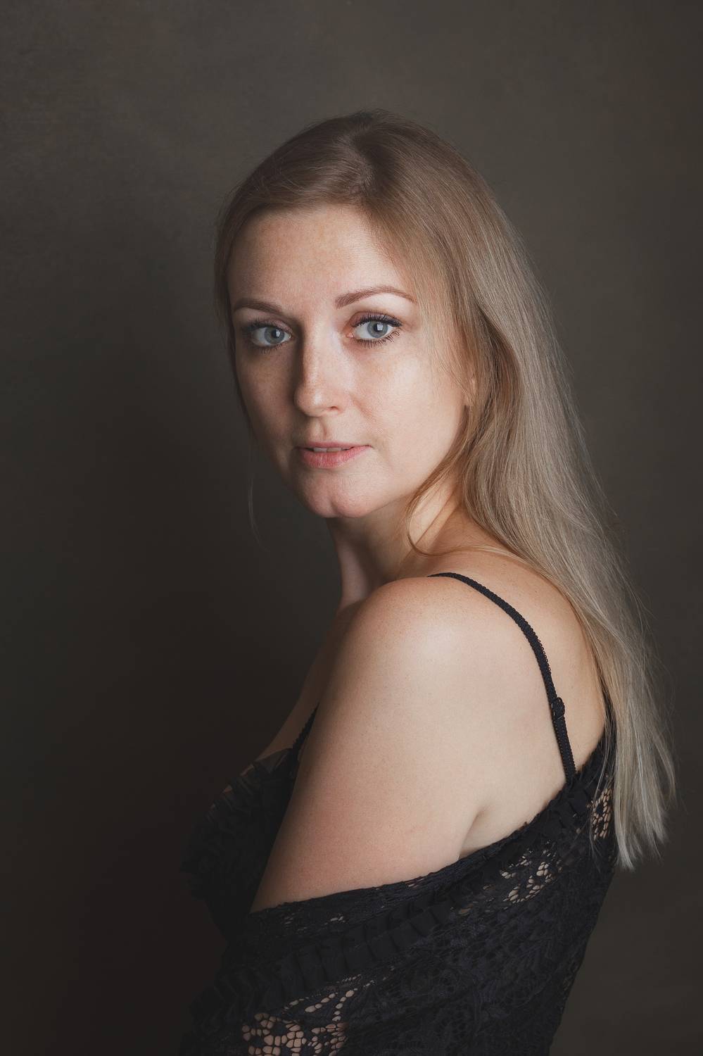 красивая , женщина,светлые волосы, взгляд, студия, импульсный свет, портрет, лица, цвет , печать, Ведмеденко Оксана