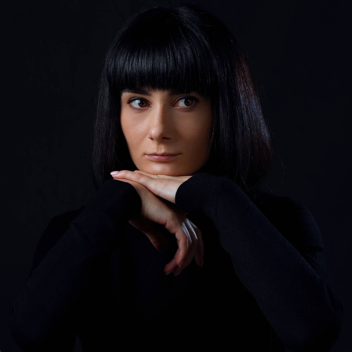женщина, портрет, студия, взгляд, руки, настроение, красивая, низкий ключ, меланхолия, Игорь Парсаданов