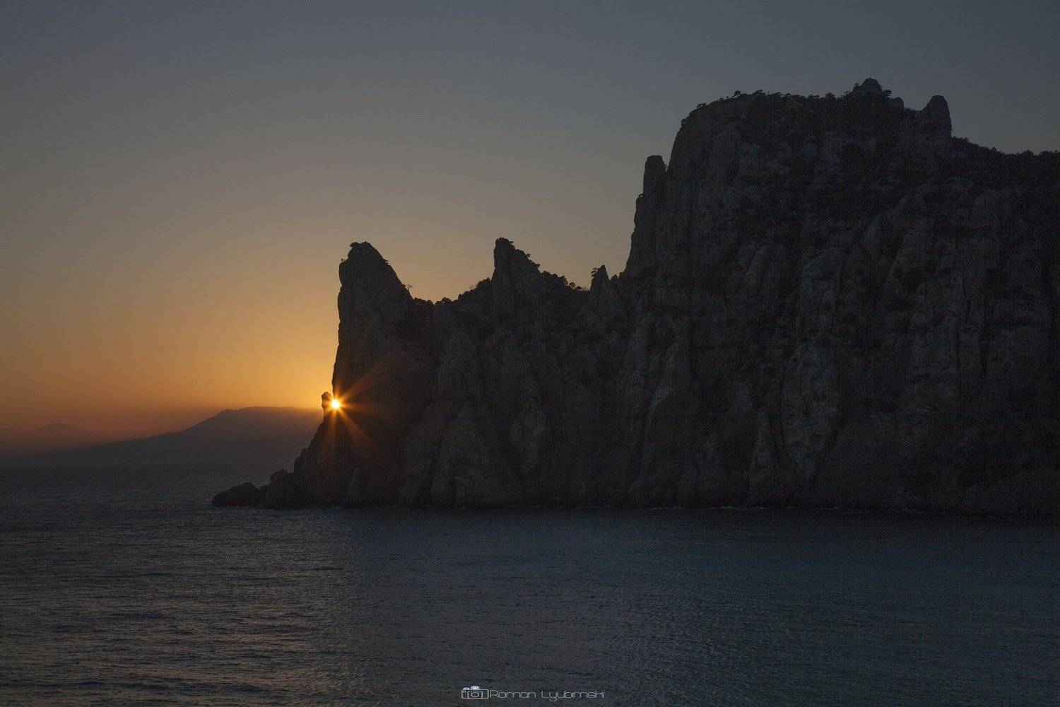 пейзаж, закат, солнце. лучи, крым, гора, роман любимский, черное море, море, скала, Роман Любимский