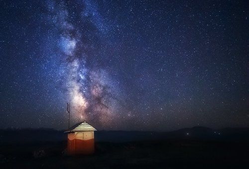 Ночной пейзаж с домиком