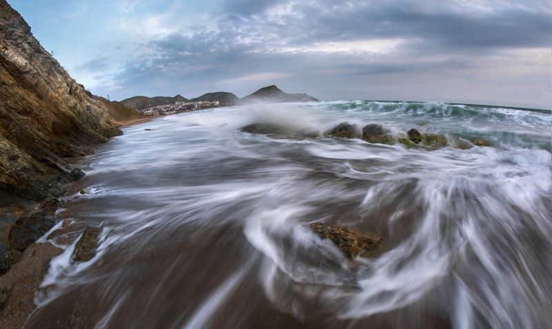 В объятиях волн фото превью