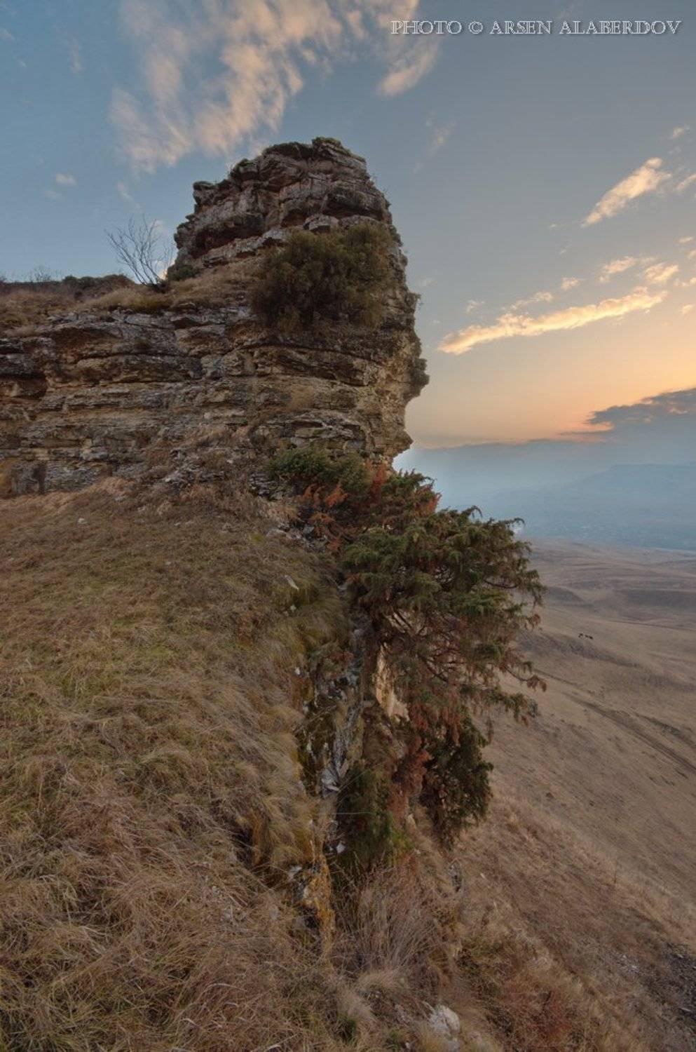 Вечер, Вечернее небо, Дерево, Закат, Карачаево-Черкесия, Облака, ОБРЫВ, Скала, Скалы, Арсен Алабердов