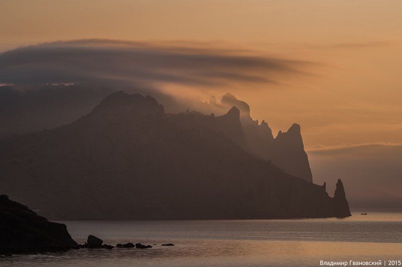Карадагский Змей Курит фото превью