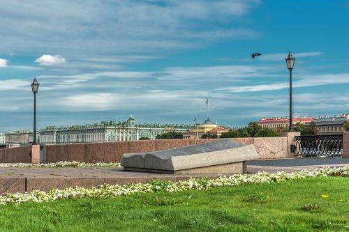 Осенний акварельный Петербург. Памятник