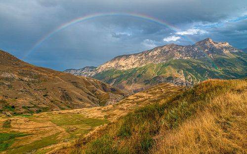 Радуга на ущельем Безенги