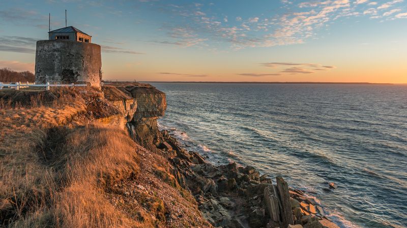 #visitestonia, #visitestland, #visitharju, #estonia, #eesti, #harjumaa, #paldiski, #pakri, #lighthouse, #lighthousesofinstagram, #nature, #nature_of_estonia, #balticsea, #cliff, #beautifuldestinations, #graysky, #colorful, #lighthouses_around_the_world, # *** фото превью