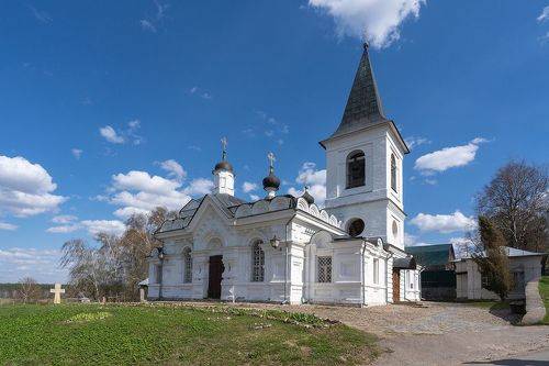 Воскресенская церковь в Тарусе