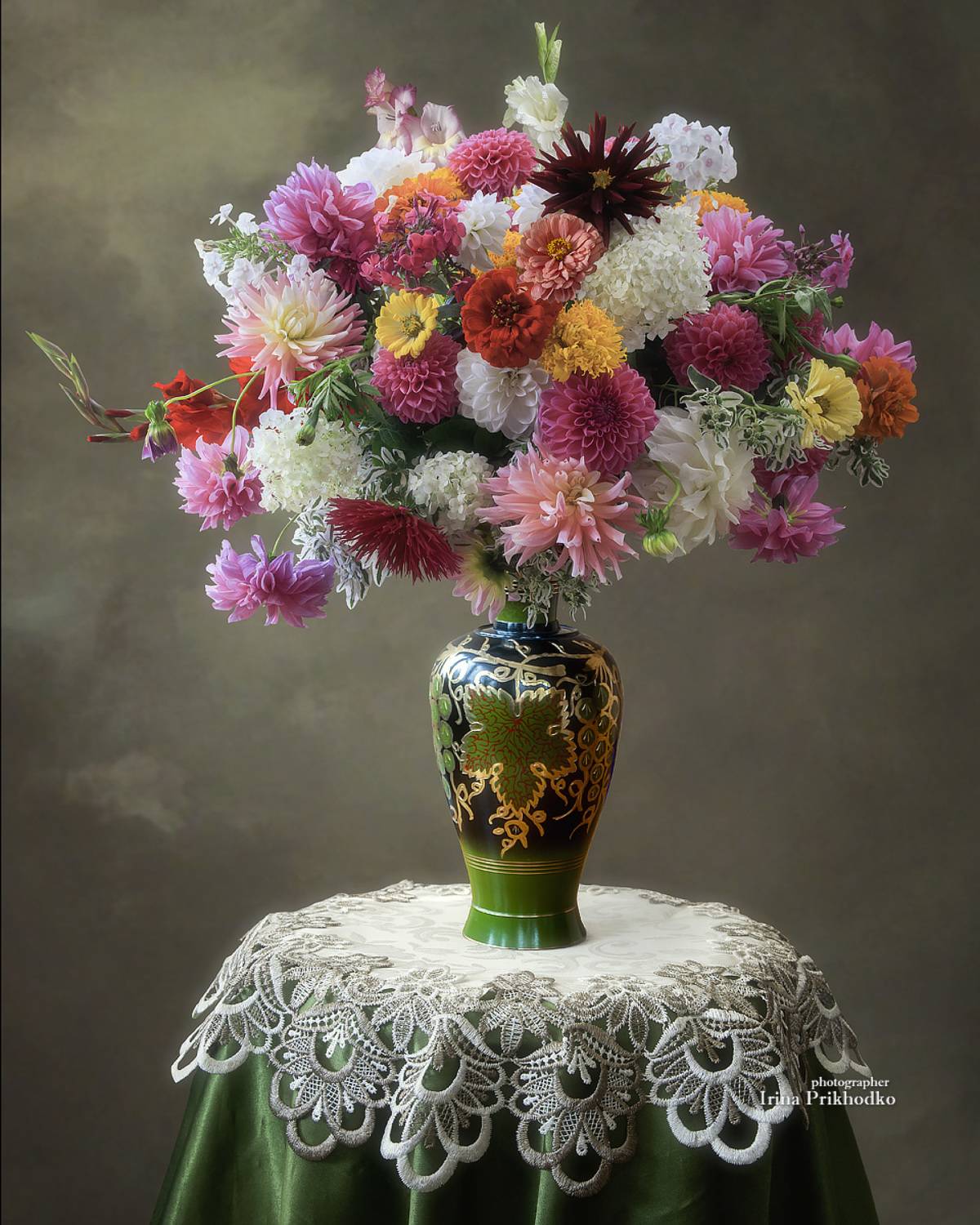 натюрморт, цветы, букеты, георгины, гладиолусы, циннии, Приходько Ирина