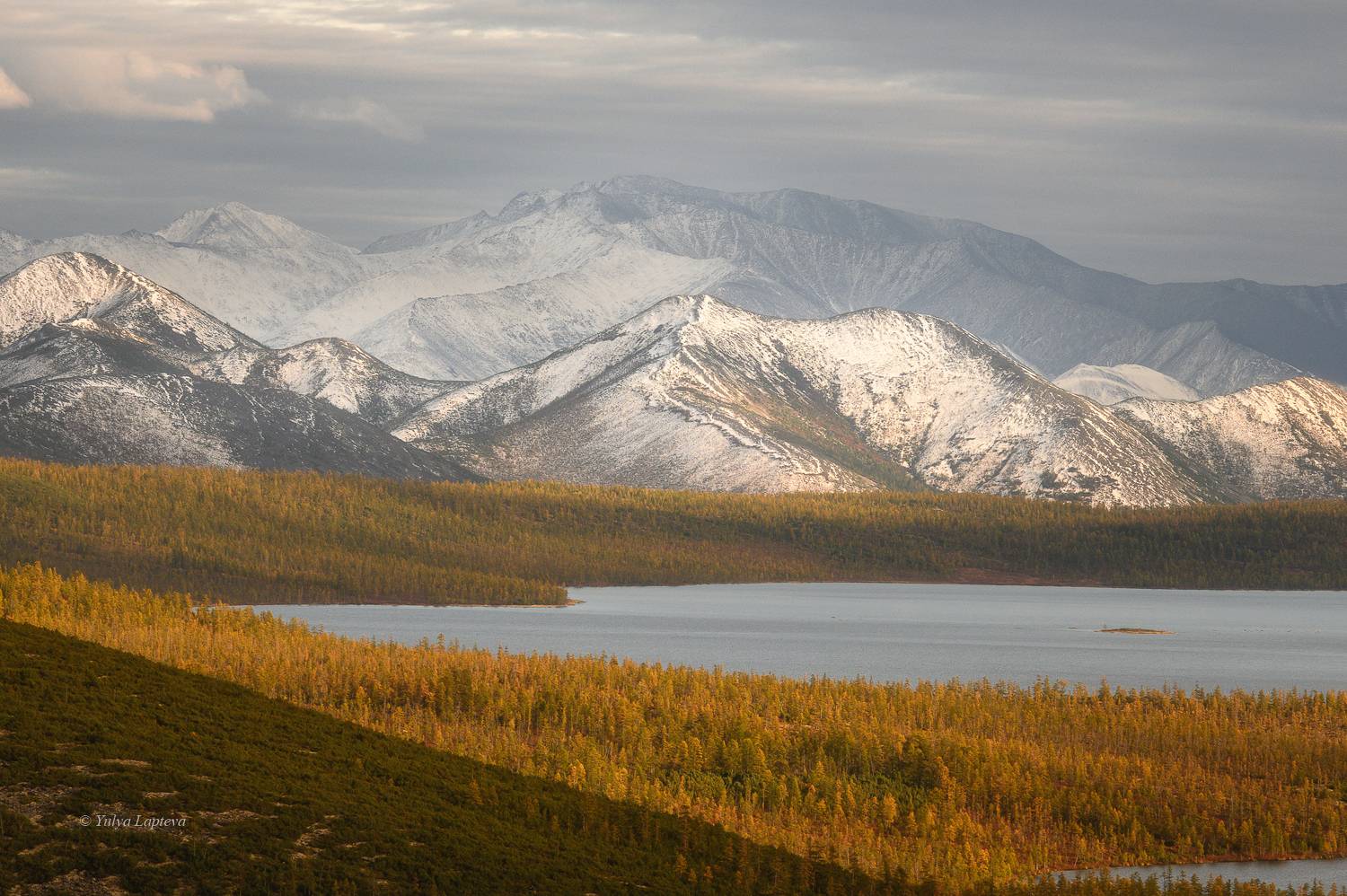озеро джека лондона, колыма, магаданская область, золотая осень на колыме, горы, Юлия Лаптева