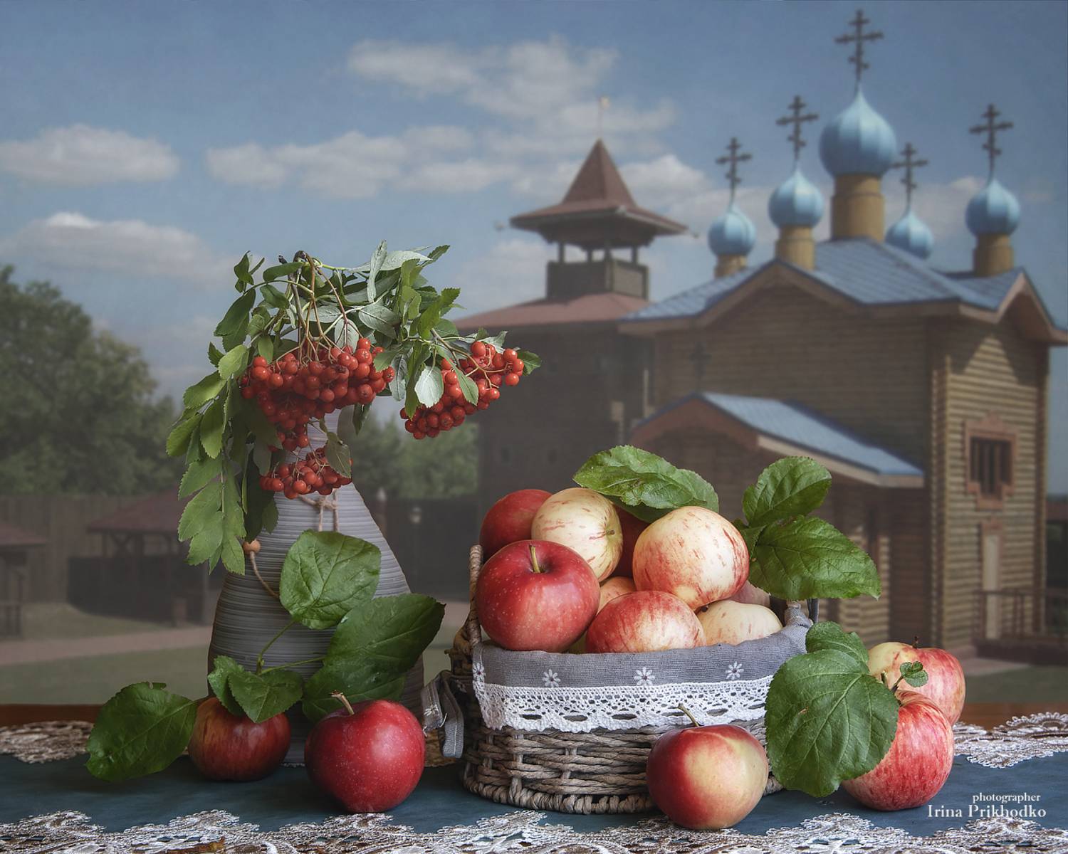 натюрморт, праздник, Яблочный Спас, яблоки, рябина, Преображенская церковь, Приходько Ирина