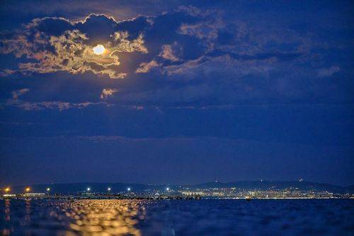 Полнолуние над Анапой.