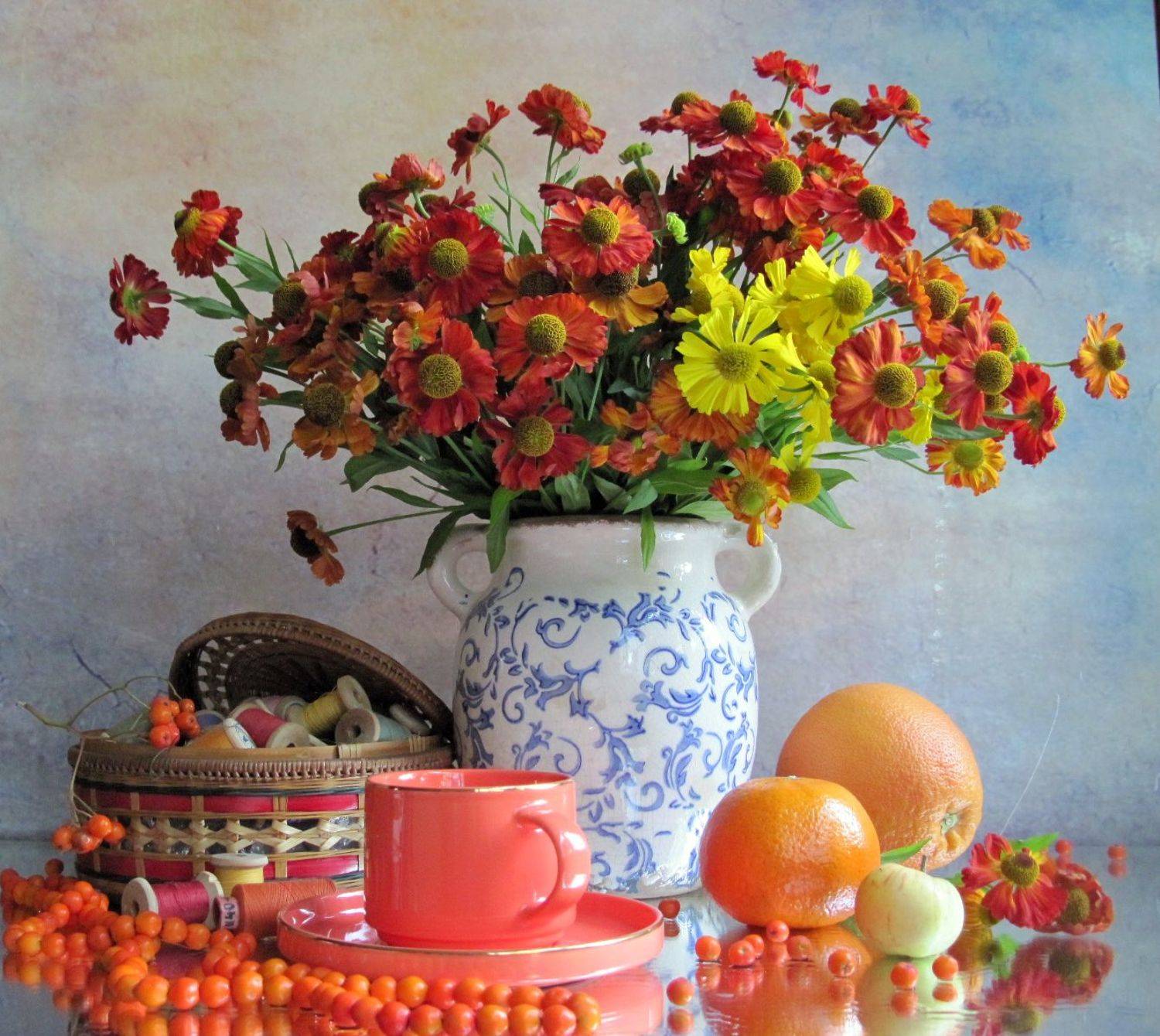 гелениум, рябина, рябиновые бусы, нитки, цветы, фрукты. керамика, соломка, Наталия Тихомирова