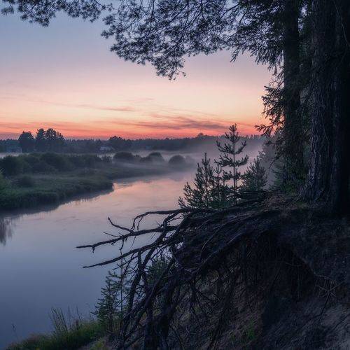 Наступили сумерки на реке