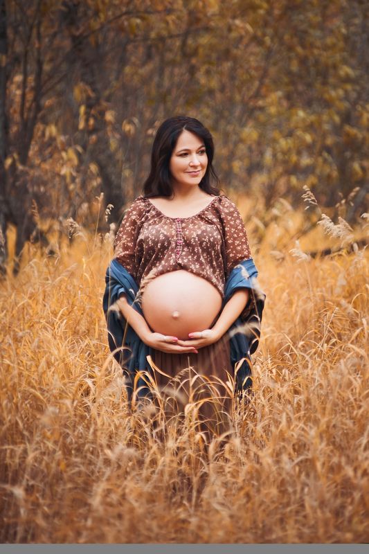 mom and baby, mom, pregnancy, maternity, mother, familyphoto, love, family, pregnancyphoto, материнство, мама, мама и малыш, мать и дитя, любовь, портрет, семейный портрет, беременность, осень, будущая мама, в ожидании, фотосессия  фото превью