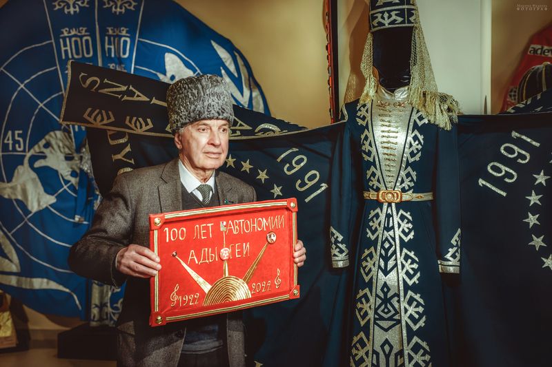 портрет, жанр, мастер, модельер, панно, музей, адыгея Мастер и его творения фото превью