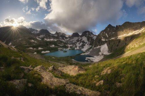 Озеро Безмолвия - между небом и скалами
