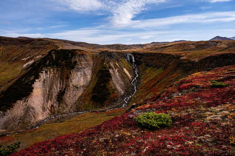 Водопад Паратунский в осеннем наряде фото превью