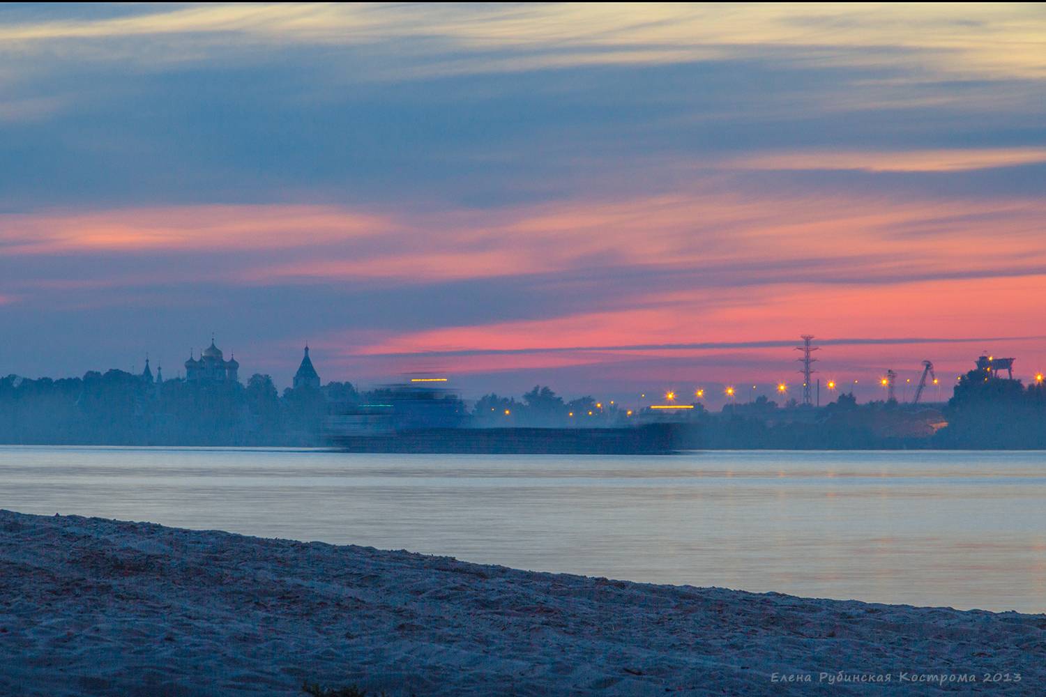 кострома, волга, река, ночь, вечер, берег, монастырь, баржа, Елена Рубинская