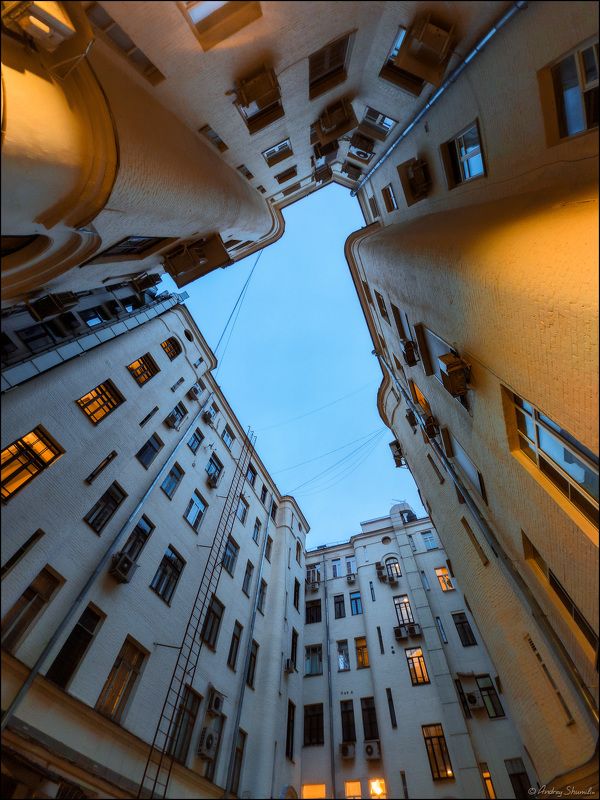 москва, двор-колодец Дворик фото превью