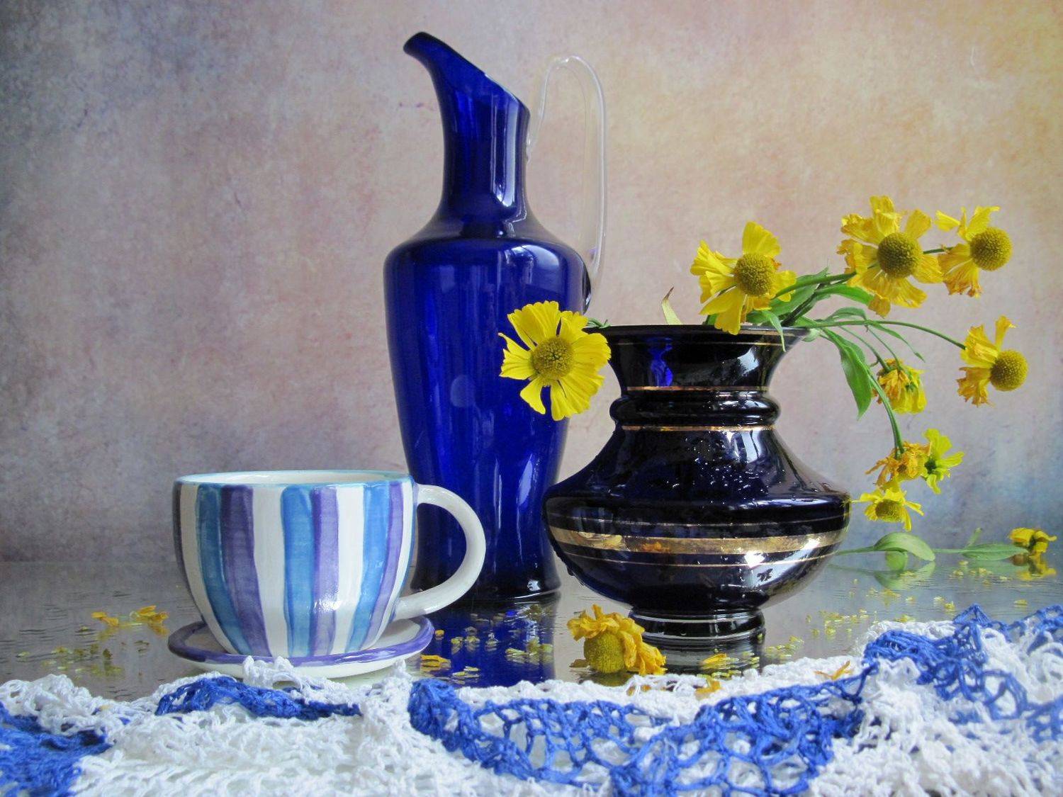 цветы, букет, гелениум, кувшие, ваза, стекло, кружка, керамика, садфетка, мамино кружево, лето, август, наталия тихомирова, celesta, Наталия Тихомирова