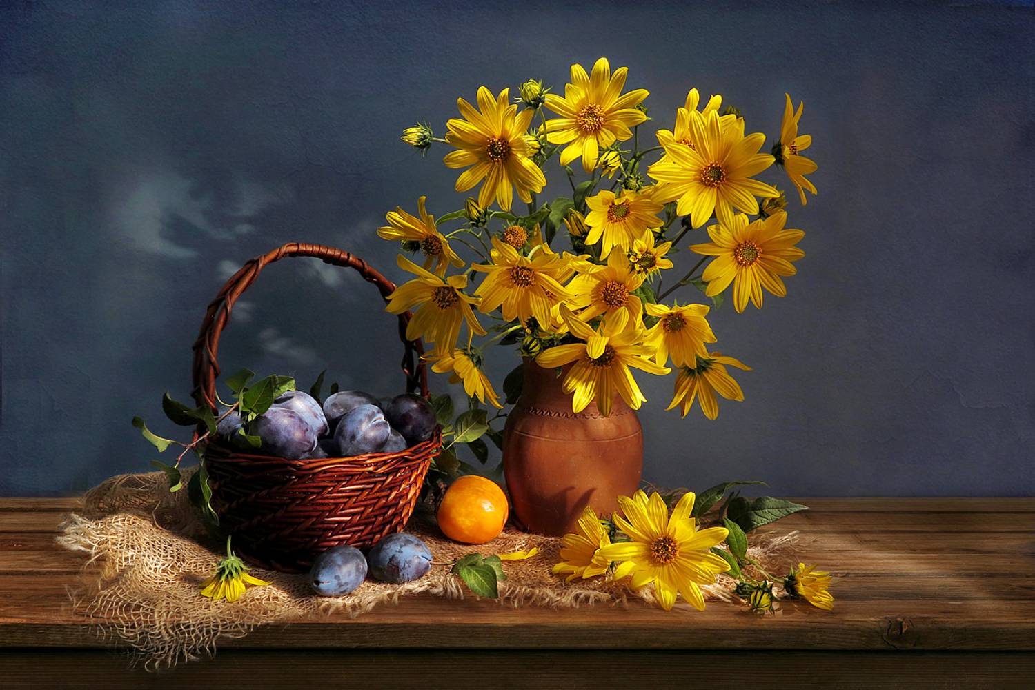 натюрморт,цветы,сливы,корзина,кувшин,мешковина, Алла Шевченко