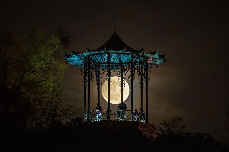 луна, беседка, ночь, полнолуние, пятигорск, архитектура, fullmoon, moon За решеткой фото превью