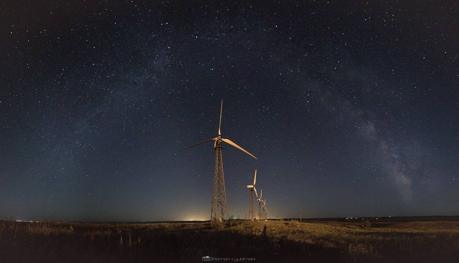 ночь, ветряк, крым, галактика, млечный путь, поле, россия, роман любимский, звезды, туманность, Роман Любимский