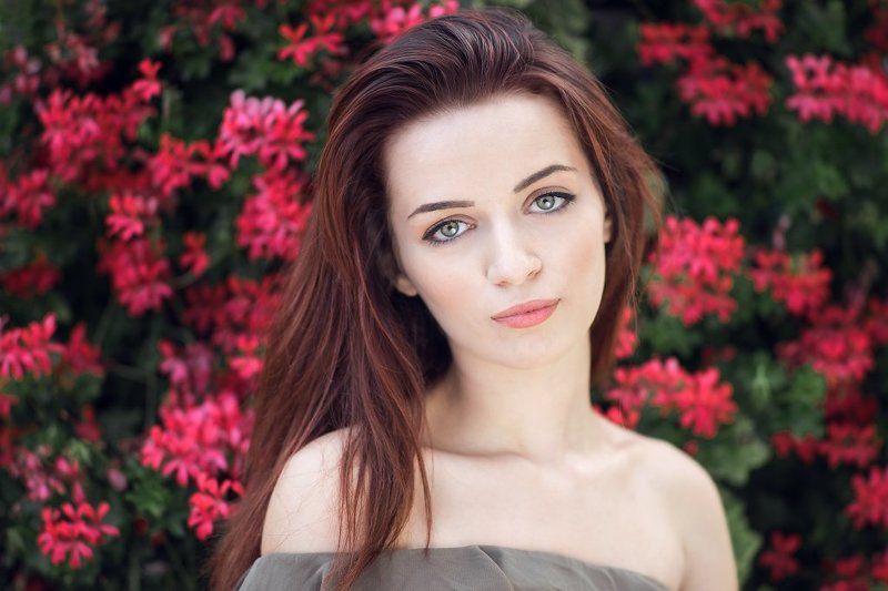 girl,flowers,green eyes,  фото превью