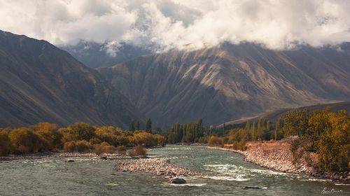 Kyrgyz mountains and the river of Kekemeren