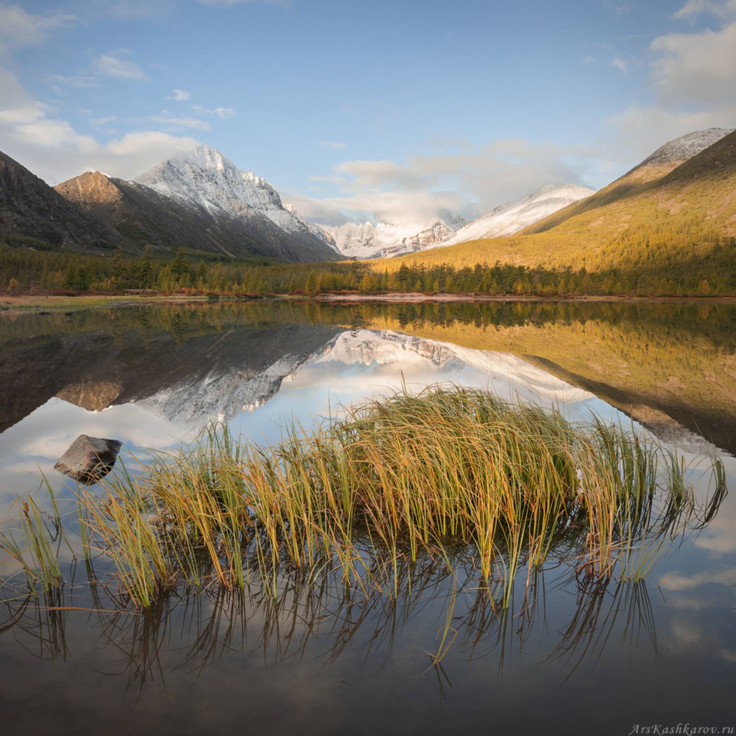 колыма, озеро джека лондона, озеро невидимка, магаданская область, дальний восток, лиственницы, лесотундра, тайга, большой ангачак, Арсений Кашкаров