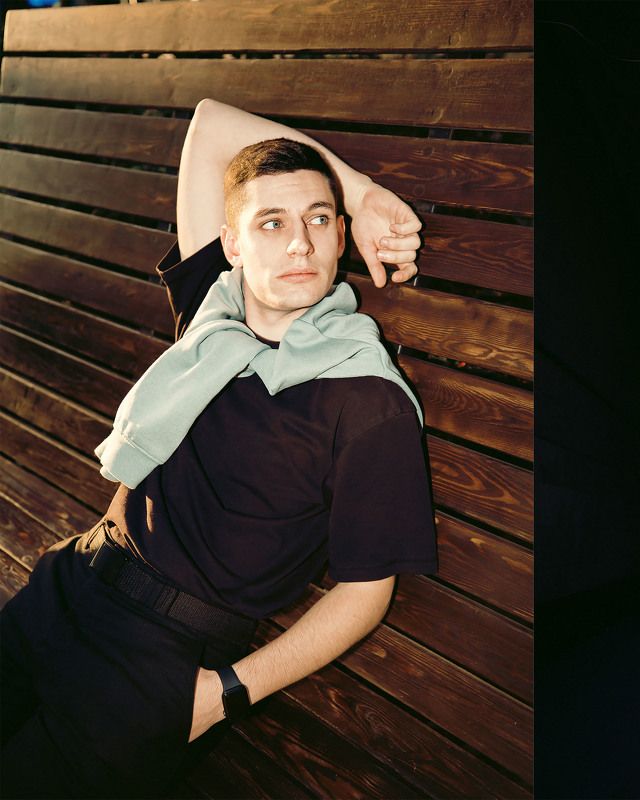 мужской портрет, город, портрет знаменитости  фото превью