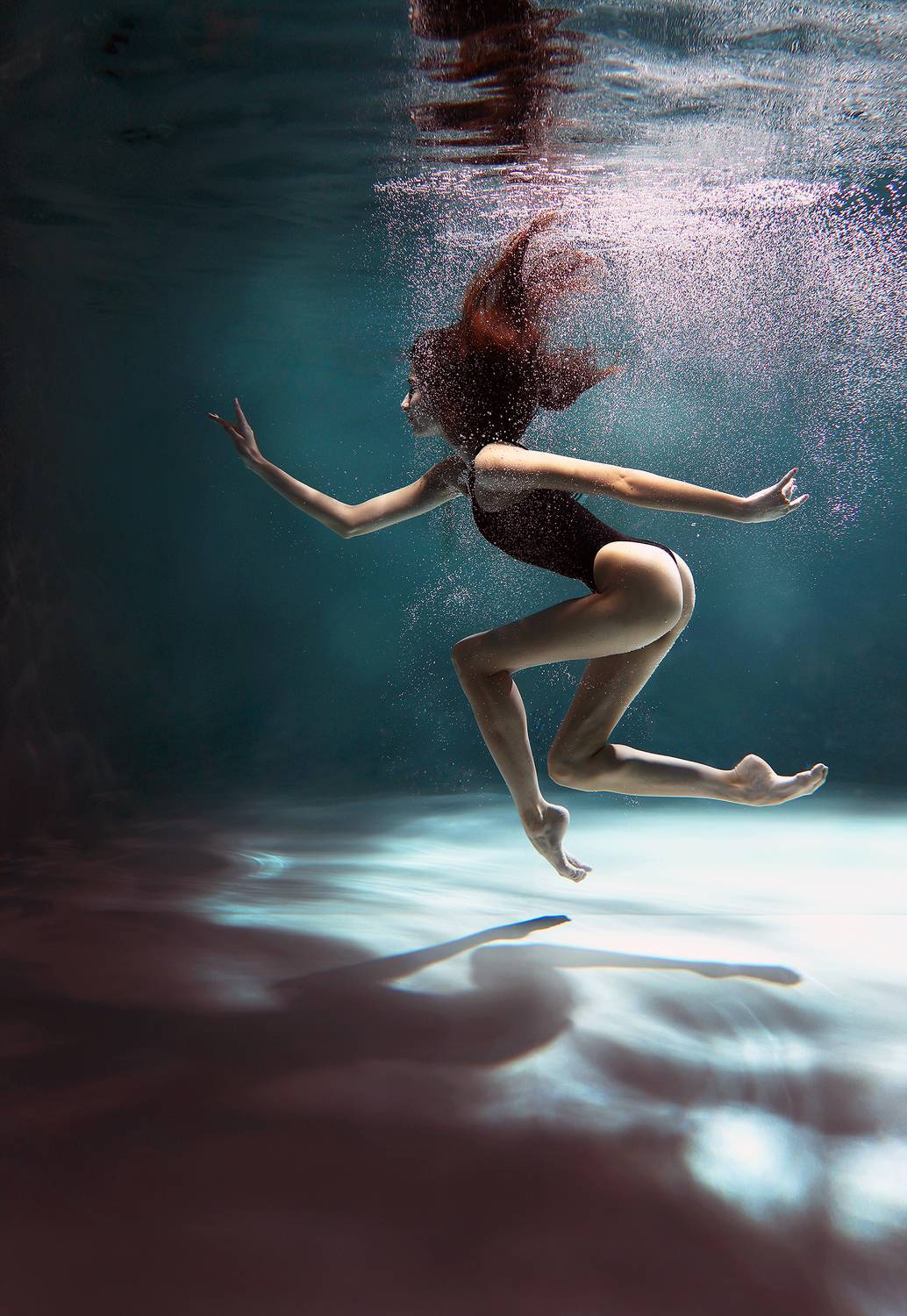 девушка, красивая, в воде, под водой, движение, танец, гимнастка, портрет, жанр, свет, цвет, живопись, Постонен Екатерина