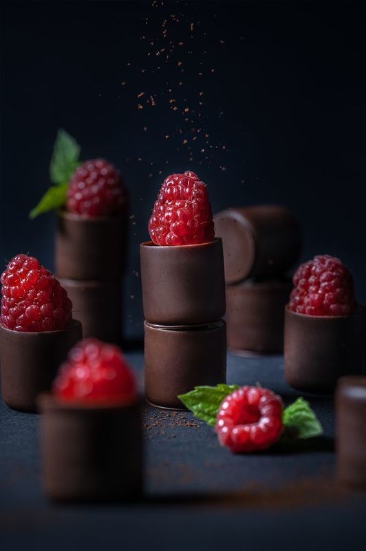 шоколад, конфеты, малина, еда, фудфото Шоколадно-малиновое фото превью