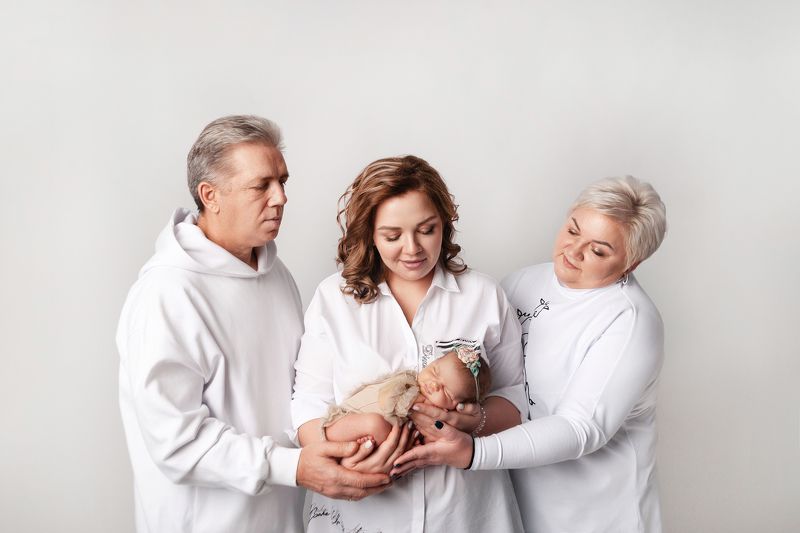 newborn, family, baby, love, familyphoto, newbornphoto, babynewborn, newbornphotography, семейное фото, ньюборн, новорождённый, семейный потрет, студийный портрет, семья, малыш, бабушка, дедушка, родители  фото превью