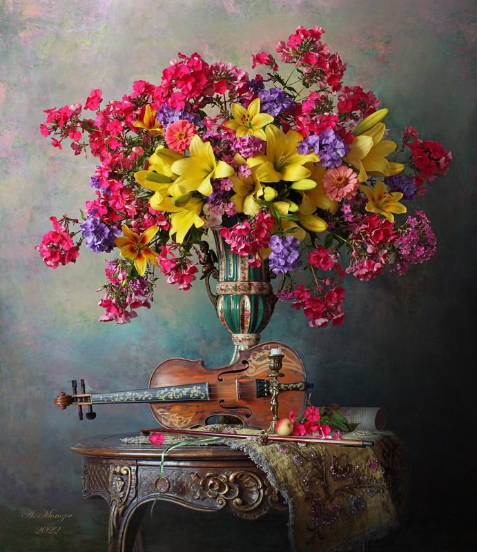 цветы, лилии, флоксы, скрипка, музыка Натюрморт со скрипкой и цветами фото превью