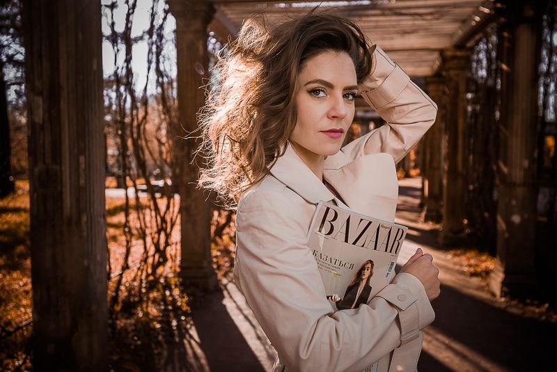 В осеннем парке фото превью