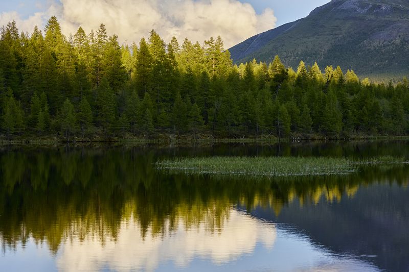 Вечер на горном озере фото превью